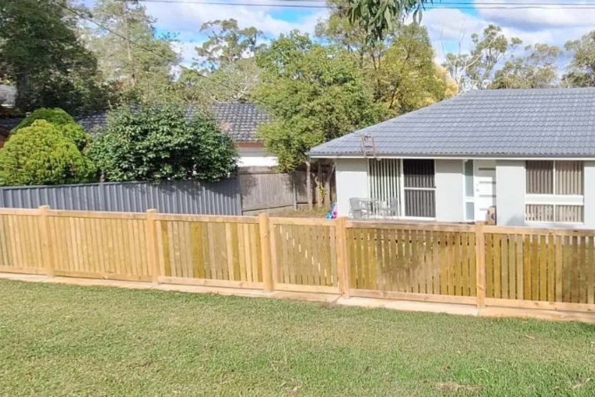 Panoramic stepped timber batten front boundary fence